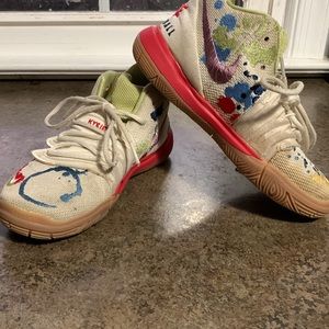 Boys Kyrie Irving NIKE BANDULU Basketball Street Couture sneakers size 1